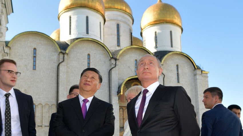 Russian President Vladimir Putin and his Chinese counterpart Xi Jinping tour the Kremlin following their talks, Moscow, June 5, 2019. (Photo by Alexey DRUZHININ / SPUTNIK / AFP)        (Photo credit should read ALEXEY DRUZHININ/AFP/Getty Images)
