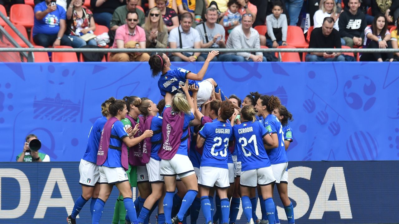 Players of Italy throw Bonansea in the air.