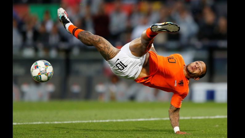 Netherlands' Memphis Depay in action during UEFA Nations League Semi Final against England in Estadio D. Afonso Henriques, Guimaraes, Portugal on June 6, 2019.