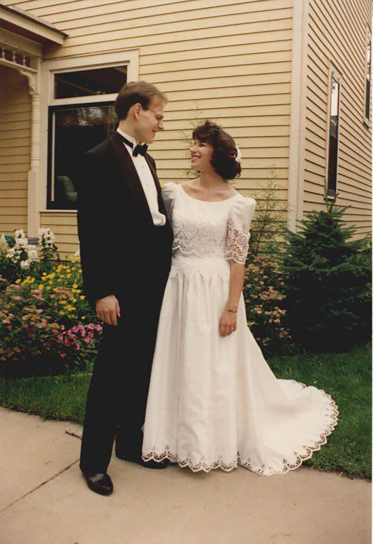 Klobuchar married attorney and professor John Bessler in 1993.