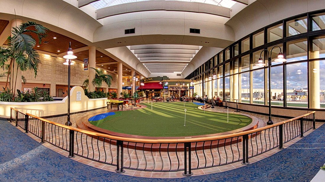 <strong>Palm Beach International Airport: </strong>PBI features a eight-hole putting green next to Sam Snead's on Level 2 of the main terminal.