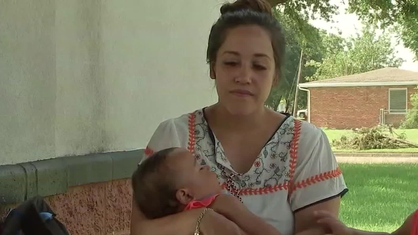 https://media.cnn.com/api/v1/images/stellar/prod/190611101220-texas-breastfeeding-mom.jpg?q=w_1600,h_900,x_0,y_0,c_fill