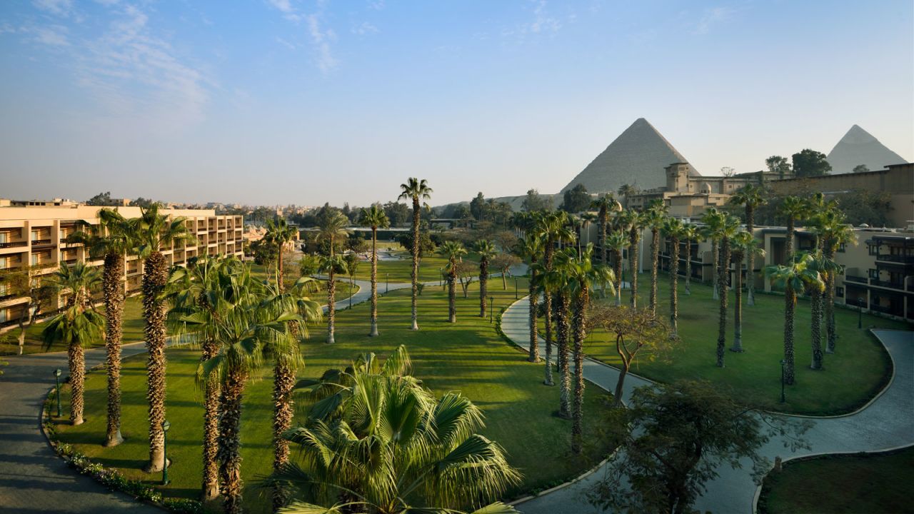 <strong>Mena House, Giza: </strong>Opened in 1886, Mena House went on to boast Egypt's first hotel swimming pool and golf course.