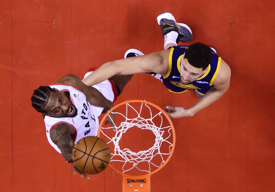 Leonard scores over Thompson during the second half of Game 5.