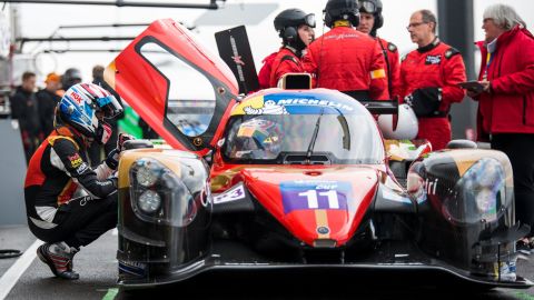 Martin checks in with her Racing Experience teammate during the 2019 Michelin Le Mans Cup.