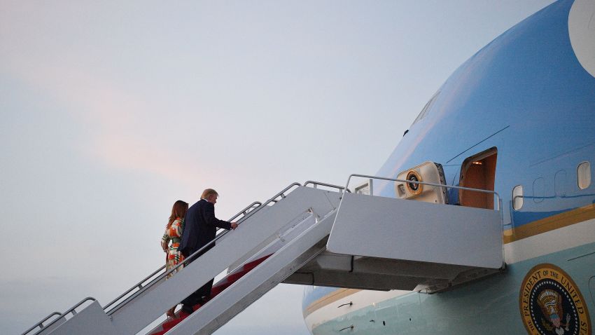 US President Donald Trump and First Lady Melania Trump make their way to board Air Force One before departing from Andrews Air Force Base in Maryland on June 2, 2019. - US President Donald Trump is flying to England for a three-day state visit. (Photo by MANDEL NGAN / AFP)