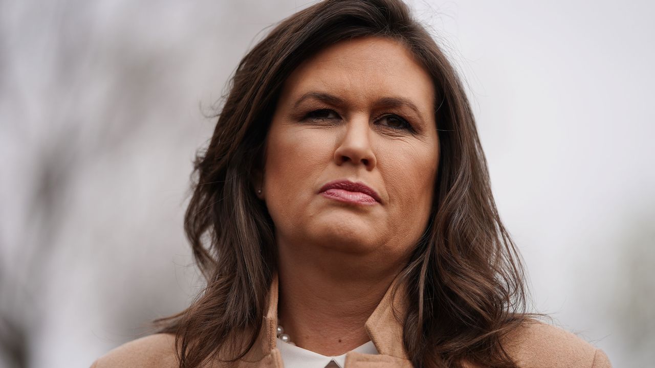 WASHINGTON, DC - APRIL 02: White House Press Secretary Sarah Huckabee Sanders talks to journalists outside the West Wing of the White House April 02, 2019 in Washington, DC. Following a televised interview with FOX News, Sanders fielded questions about immigration, the Mueller report and other topics. (Photo by Chip Somodevilla/Getty Images)