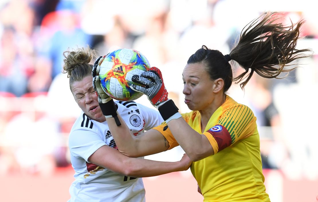 Linda Dallmann and Chile's goalkeeper Christiane Endler vie for the ball.