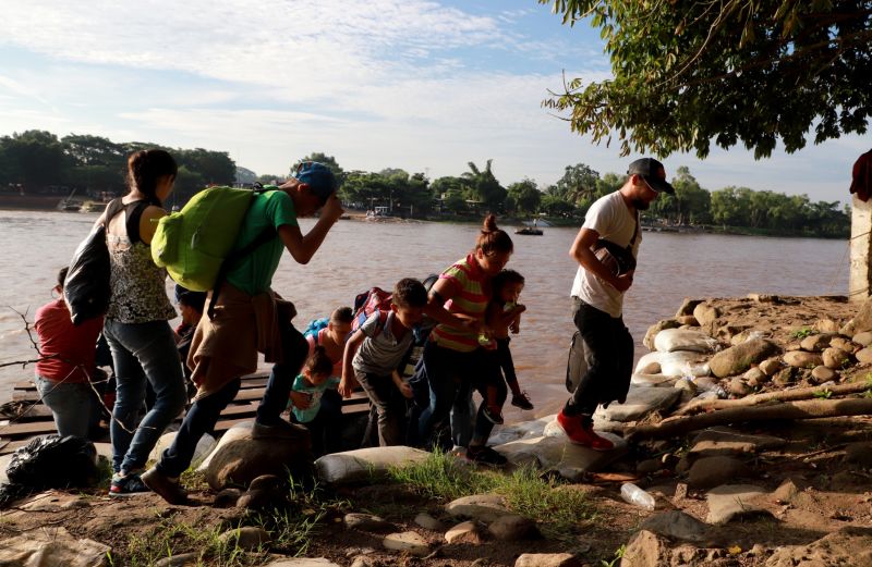 Asylum officers union opposes sending migrants back to Mexico