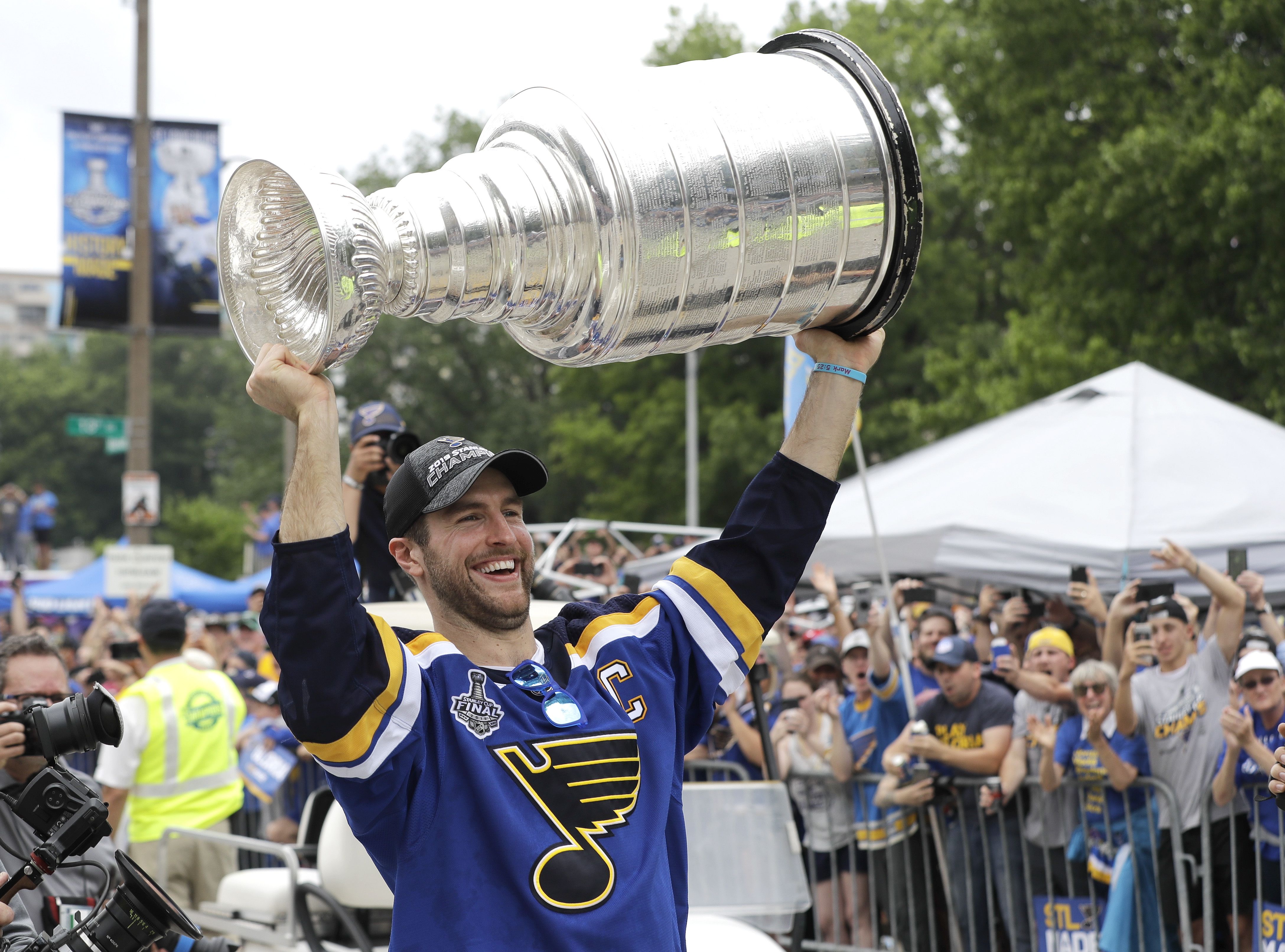 Blues Stanley Cup Parade Roars Through St. Louis As Rain Turns To