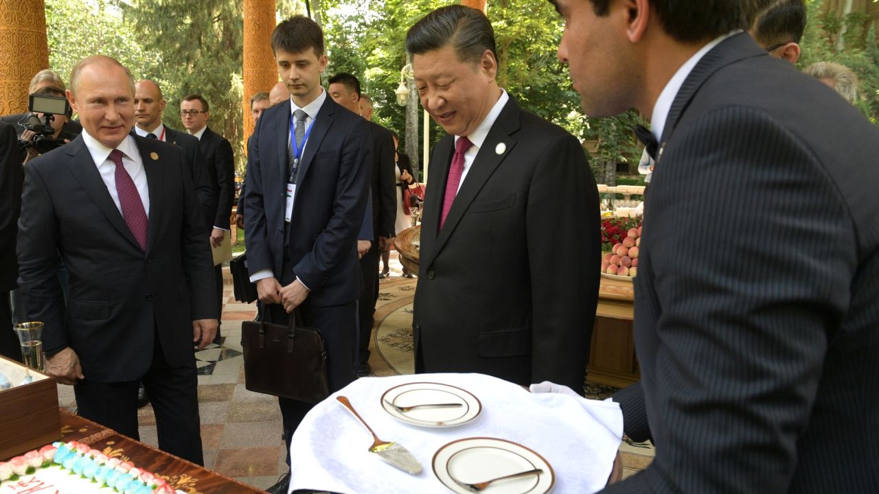 Putin presents Xi with ice cream on his 66th birthday.