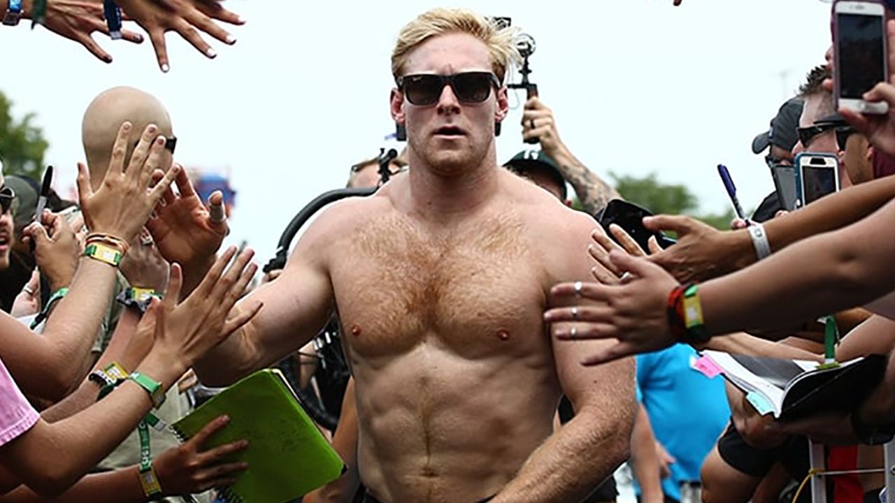Vellner crosses the finish line.