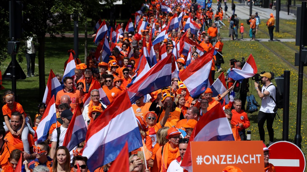 A sea of orange descends on Le Havre.