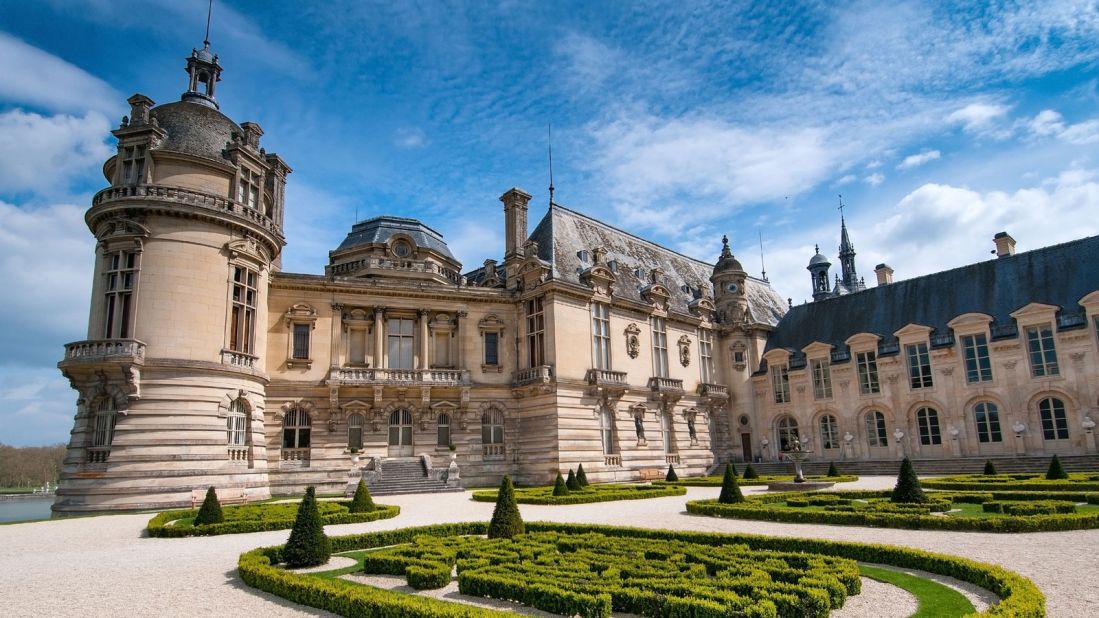 <strong>Versailles alternative: </strong>Domaine de Chantilly's on-site château resembles something out of a fairytale, with a stunning lake and magnificent gardens. <br />