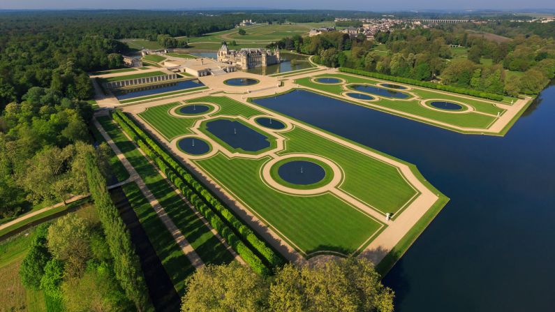 <strong>Picturesque location:</strong> Located in the heart of Domaine de Chantilly, Auberge du Jeu de Paume allows guests to live like French aristocracy.