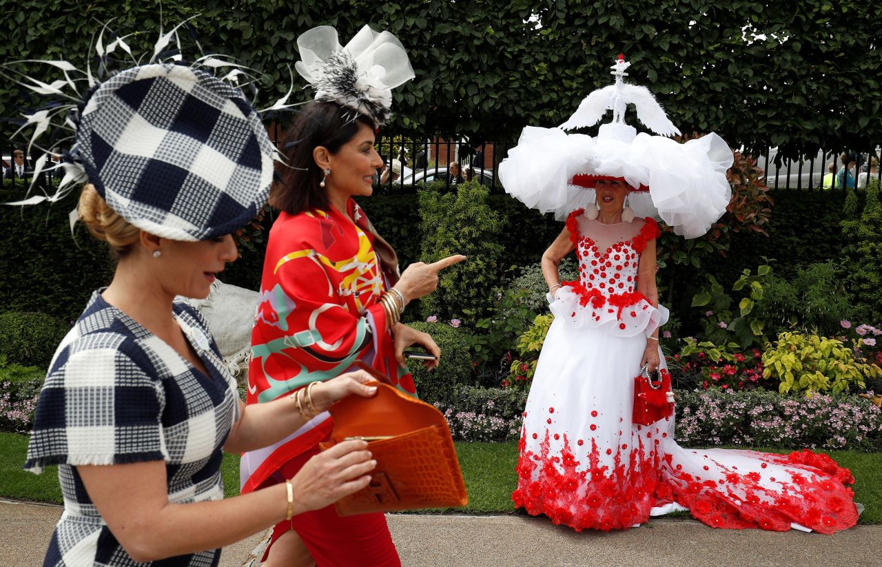 Bold looks can be found on every corner of the Ascot Racecourse. 