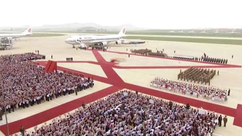 The Chinese president was greated by huge crowds on Thursday.