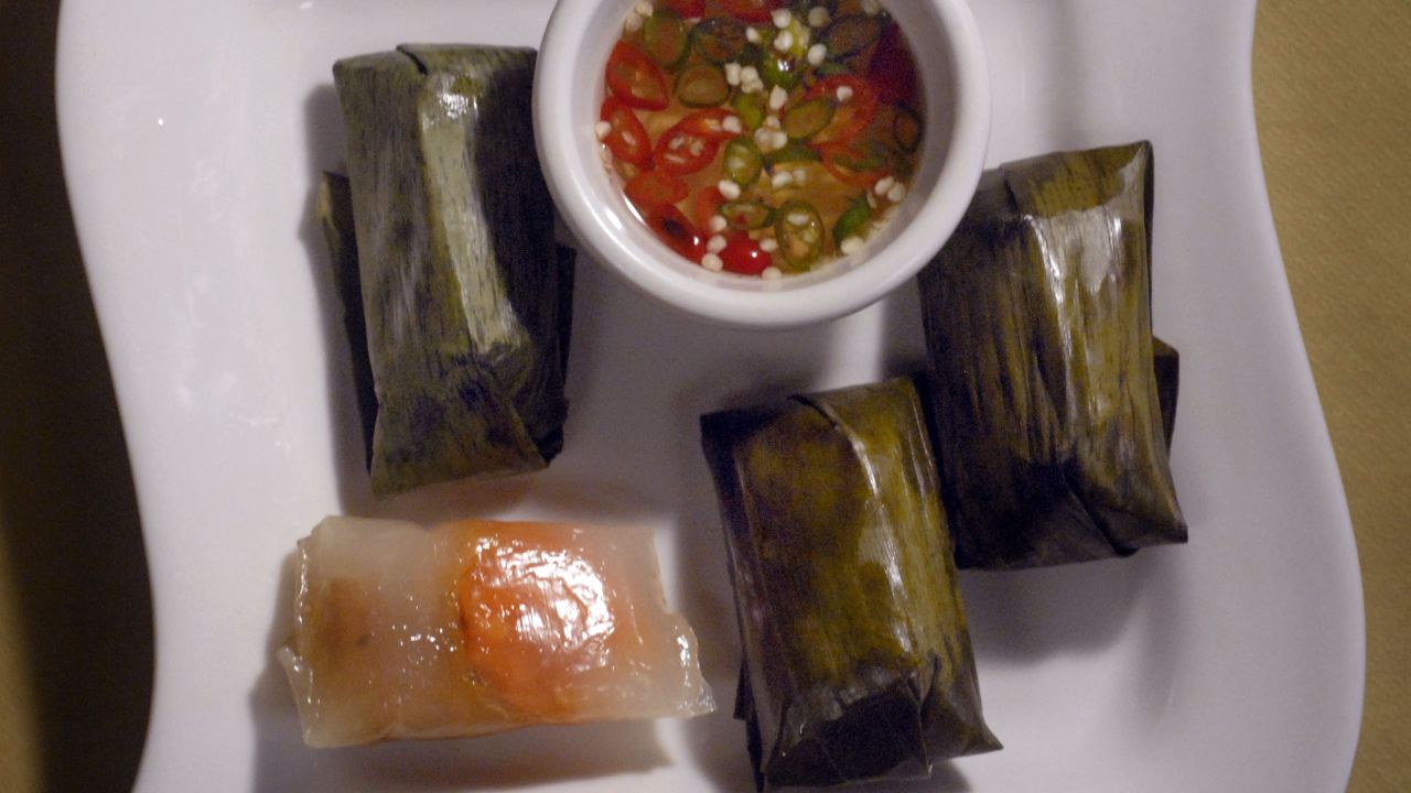 You can have your banh bot loc both ways.