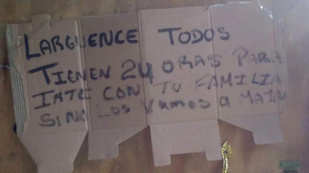 The death threat received by the González Trejo family in Puerto Cortes, Honduras reads "Everyone get out. You have 24 hours to leave with your family. If not, we will kill you."