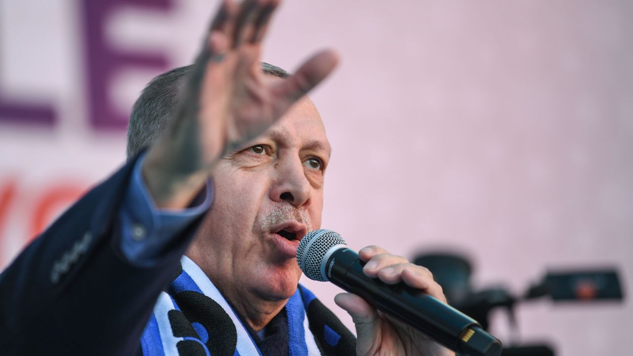 President Erdoğan sings at an AKP rally in Kasımpaşa on March 5, ahead of the first vote. 