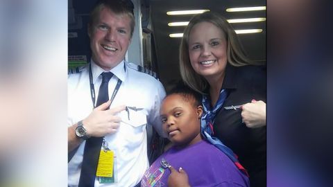 On a flight to her home in South Carolina, Pooser met Captain Matthew Coelyn and Flight Attendant Valarie Butler, who gave her a cockpit tour and wings.