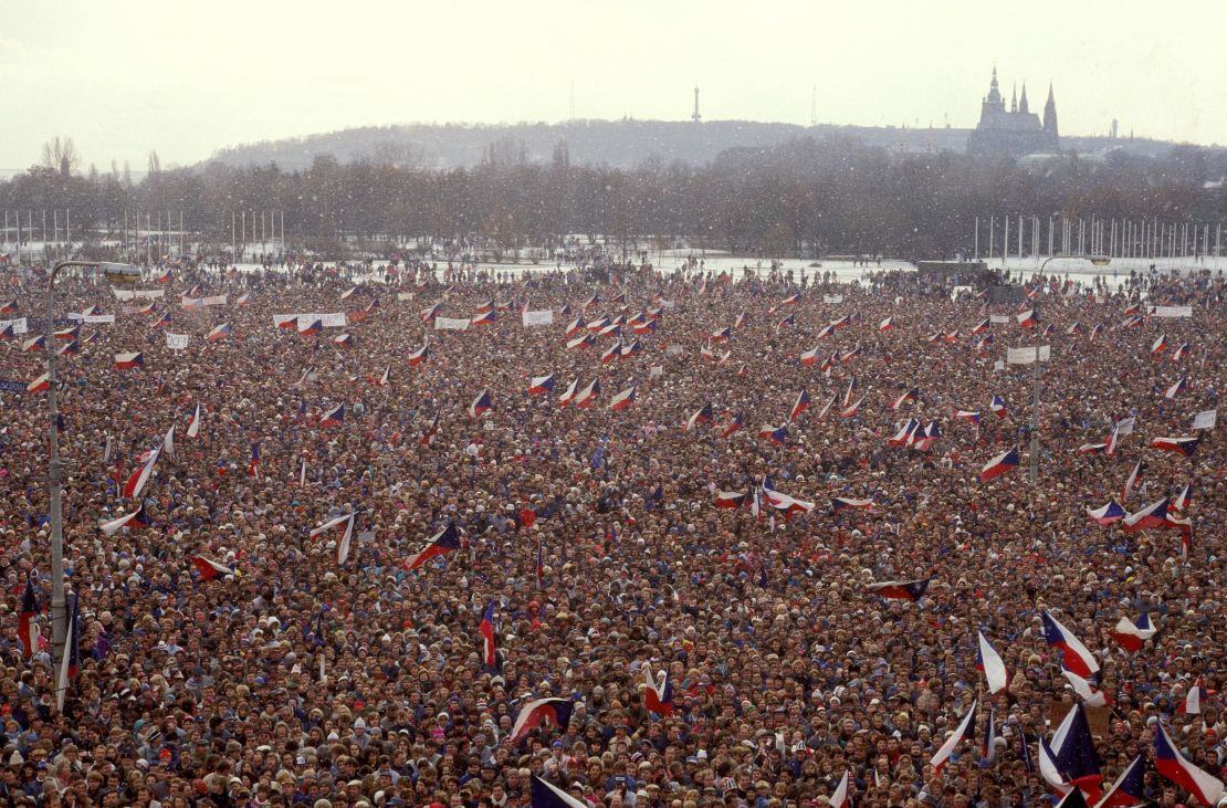 Protesters at Letna Plain on November 25, 1989. Three decades later, the plain was again filled with demonstrators.