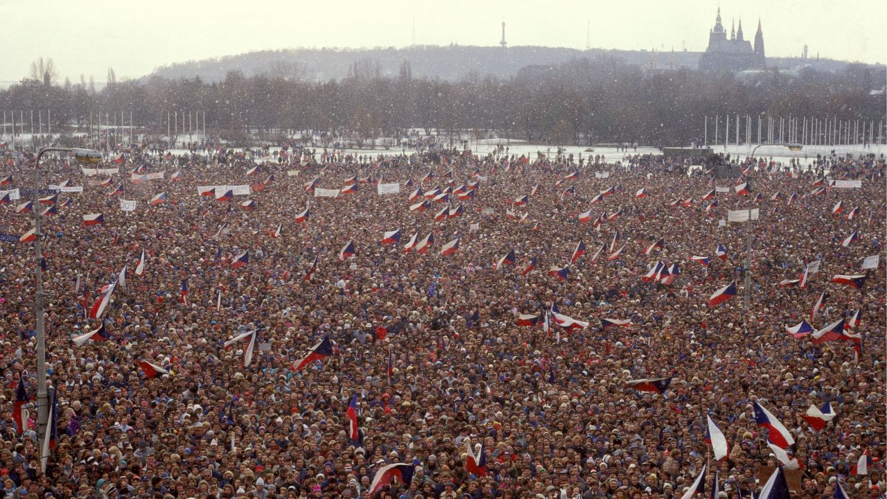 Protesters at Letna Plain on November 25, 1989. Three decades later, the plain was again filled with demonstrators.