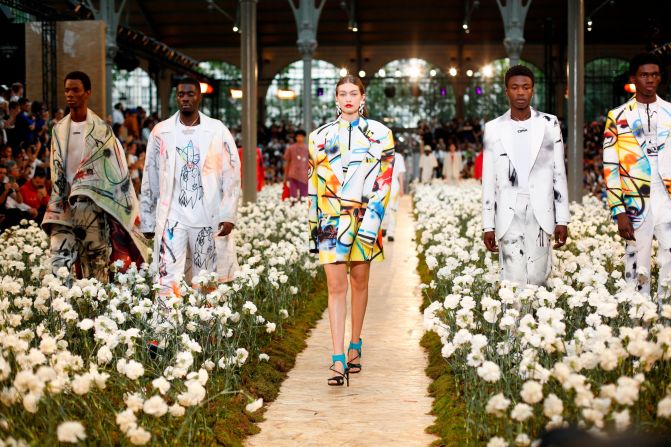 Gigi Hadid poses with other models as they wear creations for the Off White mens Spring-Summer 2020 fashion collection presented on June 19, 2019 in Paris.