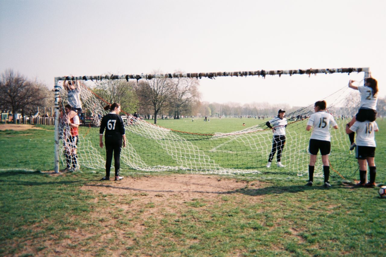 <strong>Photographer:</strong> Katy Castle, GDFC<br /><strong>Location:</strong> Clapham Common, London, UK<br /><br />"All the players are on each other's shoulders putting up the net. It so neatly depicts what I wanted to portray, GDFC as a community of players who support each other. I felt bad that I wasn't helping but I needed to be an observer so I could take the photo. I don't think I need to explain it more."