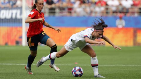 REIMS, FRANCE - JUNE 24: Alex Morgan of the USA is challenged by Virginia Torrecilla of Spain during the 2019 FIFA Women's World Cup France Round Of 16 match between Spain and USA at Stade Auguste Delaune on June 24, 2019 in Reims, France. (Photo by Robert Cianflone/Getty Images)