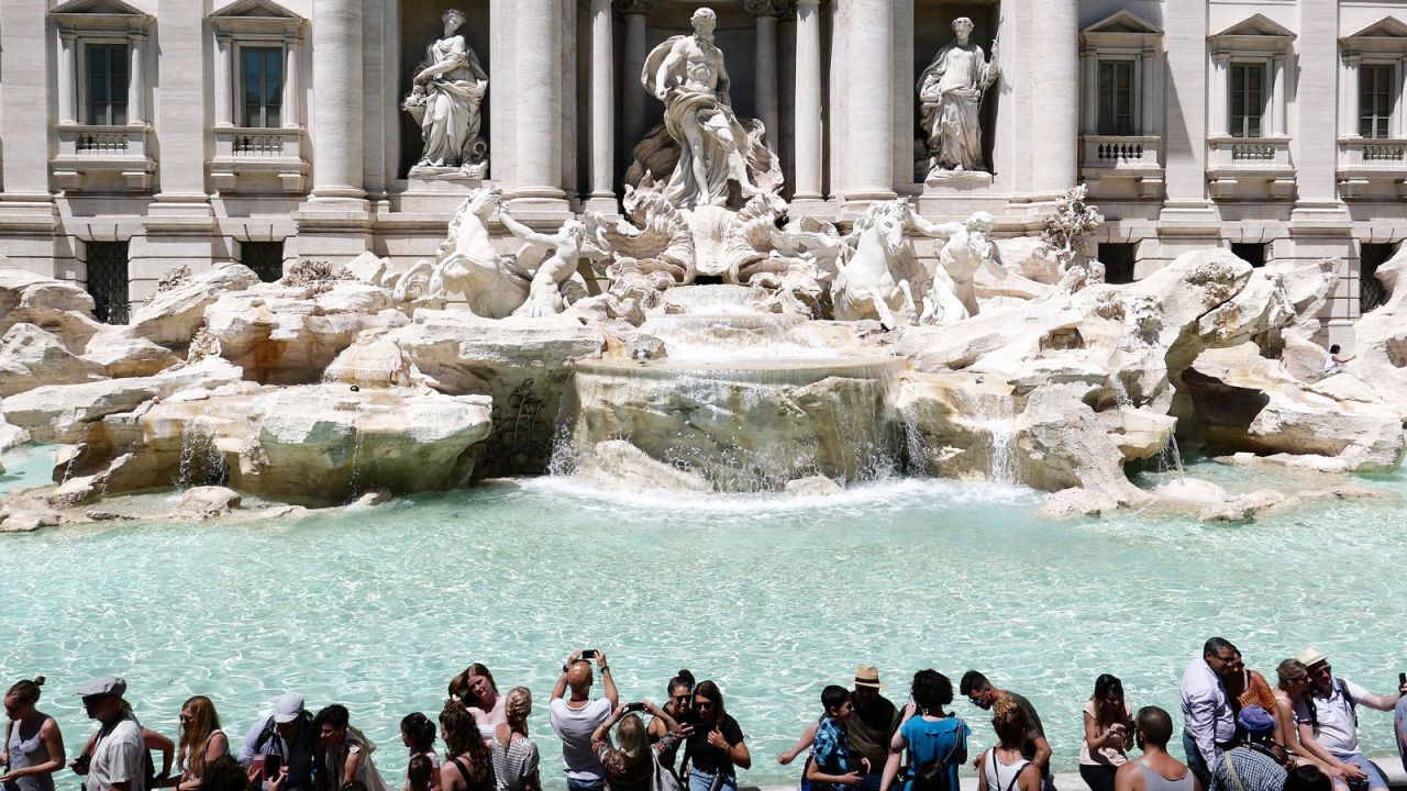 Tourists who swim in the fountains of Rome can now be issued with hefty fines.