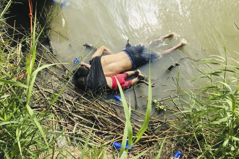 A shocking image of a drowned man and his daughter underscores the crisis at the US-Mexico border | CNN