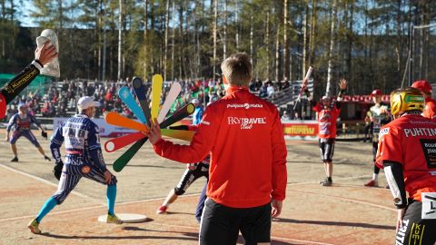 Joensuun Maila's coach flashes a peacock-like fan to signal to players.