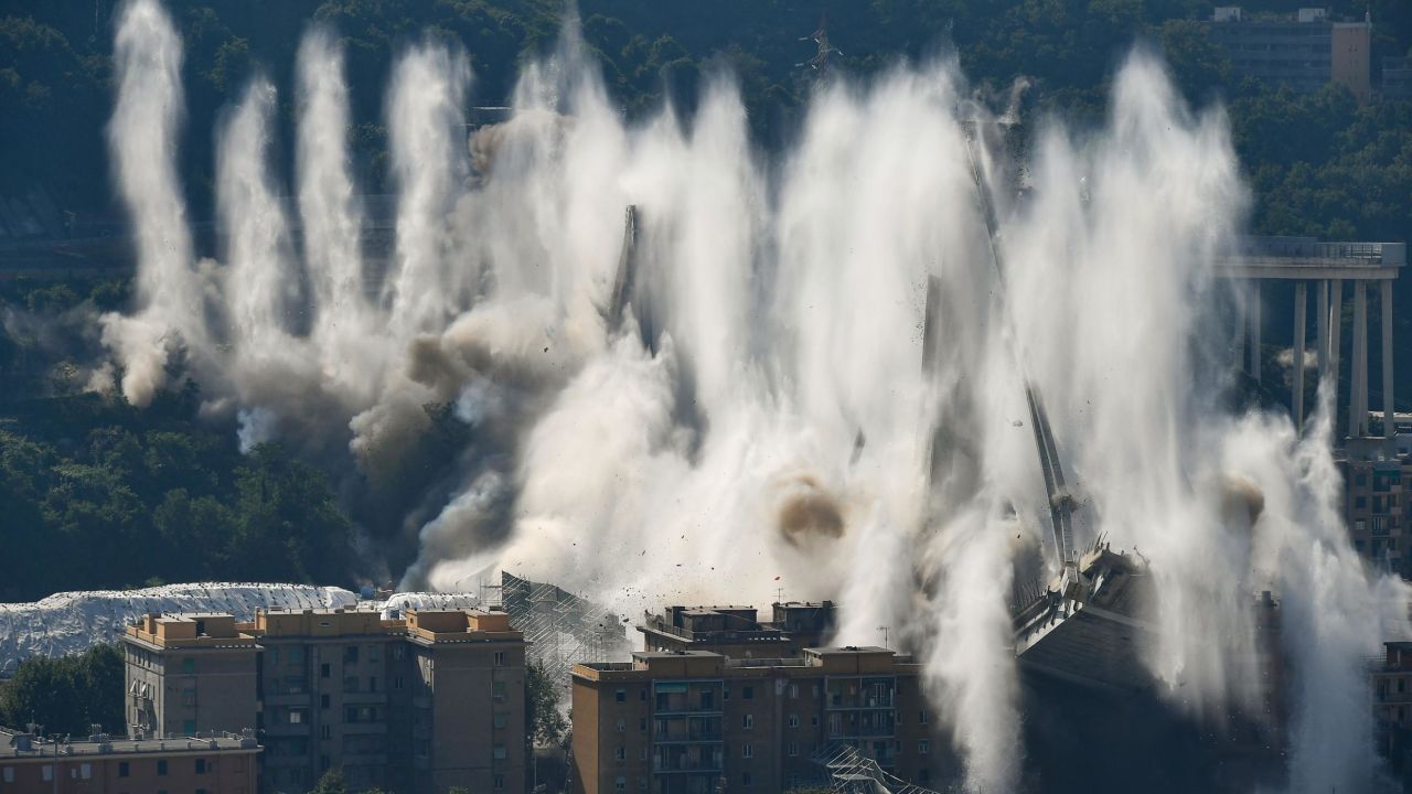 The explosion lasted a matter of seconds.