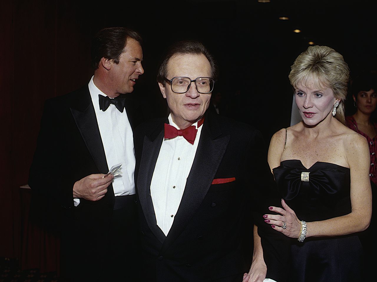 King and his wife, Julie, leave the White House Correspondents' Dinner in 1990. At left is ABC News anchorman Peter Jennings.