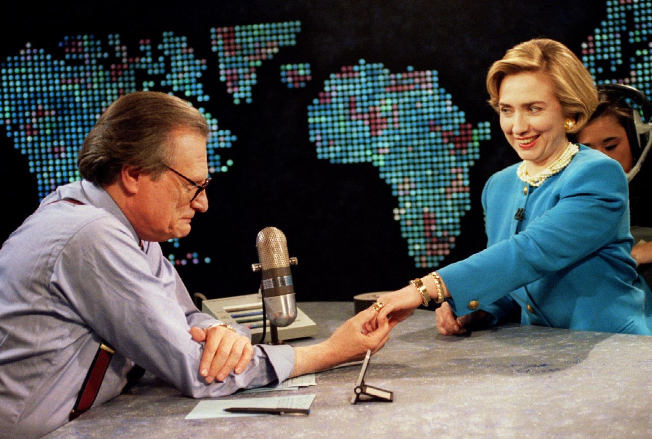 First lady Hillary Clinton shows her wedding ring to King during an episode in 1994.