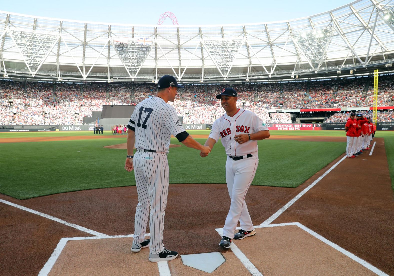 From left, Yankees manager Aaron Boone and Red Sox manager Alex Cora shake hands at home plate before game one of the London Series on June 29.