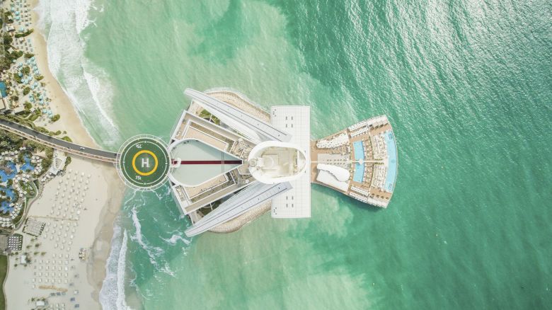 Set above the 59th floor of the Burj al Arab hotel, this helipad watches over the Dubai coastline. Since 1999, it has hosted an impressive line-up of international sporting stars.