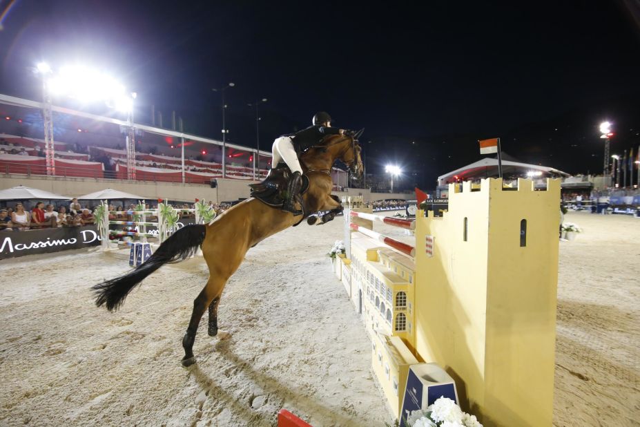 Dutchman Maikel van der Vleuten riding Beauville Z dazzled under the floodlights in the principality. 