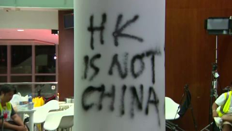 02-hk-vandalism