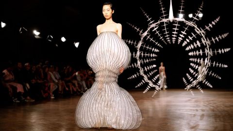 A model presents a creation by Iris van Herpen during the Women's Fall-Winter 2019/2020 Haute Couture collection fashion show in Paris, on July 1, 2019. (Photo by Thomas SAMSON / AFP)        (Photo credit should read THOMAS SAMSON/AFP/Getty Images)