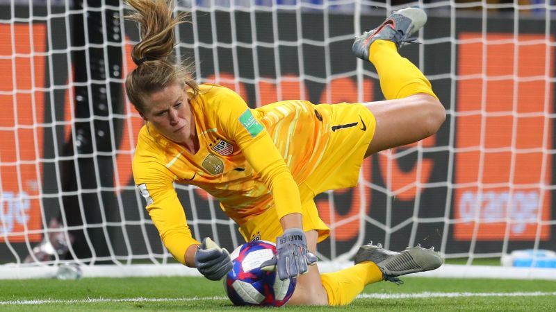 Alyssa Naeher The Hero Of The Us Women S Soccer Team Cnn