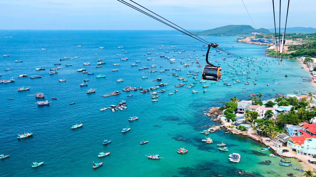 Phu Quoc recently opened the world's longest non-stop three-rope cable car. 