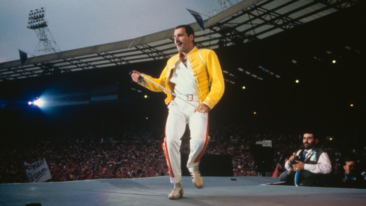 01 Freddie Mercury Wembley 1986 RESTRICTED