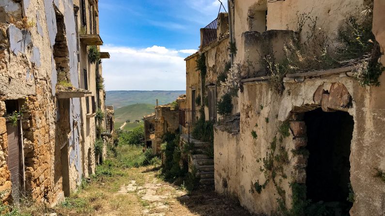 <strong>Good facilities:</strong> In theory, it shouldn't take much to restore Poggioreale to something like its former glory. The town has good facilities, albeit in bad shape. There's a theater, library, hospital, marketplace, orphanage and even a small inn for wayfarers.