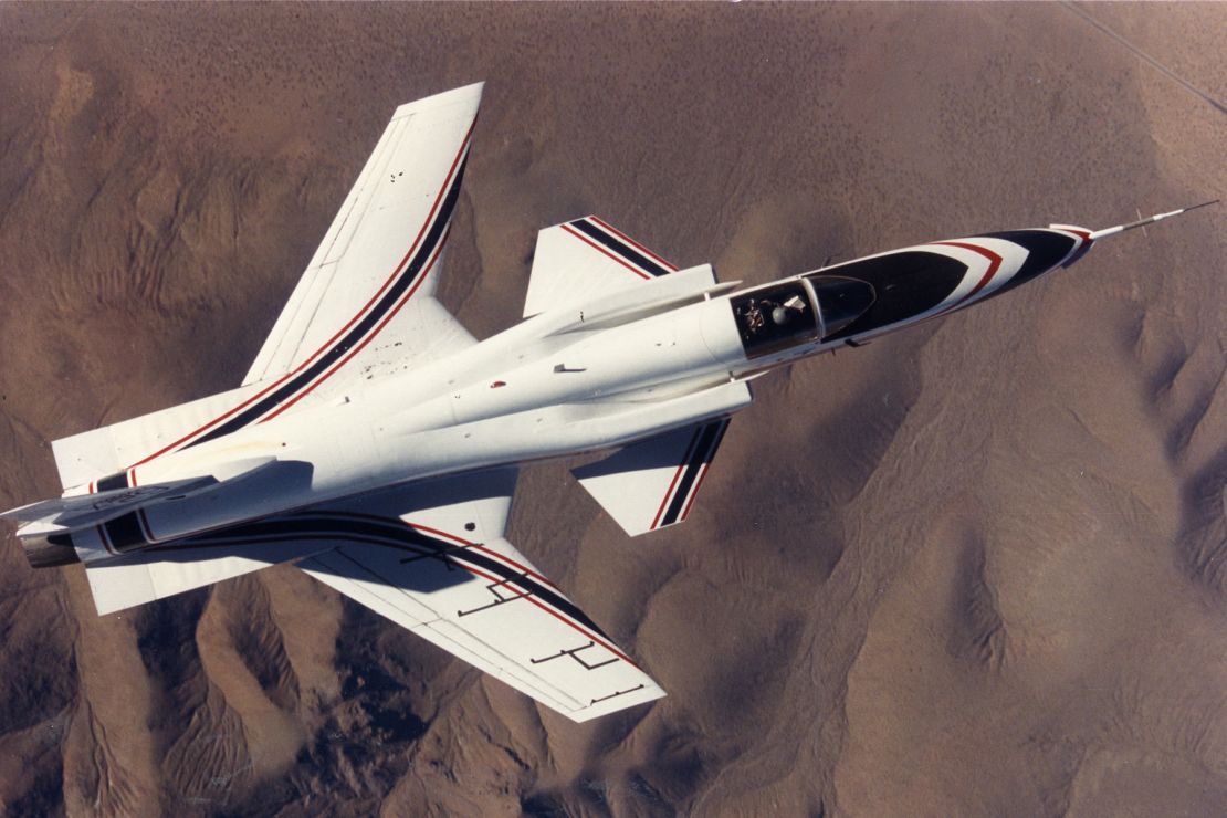 The Grumman X-29 had a wingspan of 27 feet and was 48 feet long. It could reach Mach 1.8 (1,100 mph).