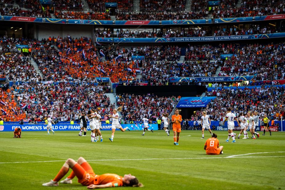Dutch players fall to the ground as the Americans celebrate their victory.