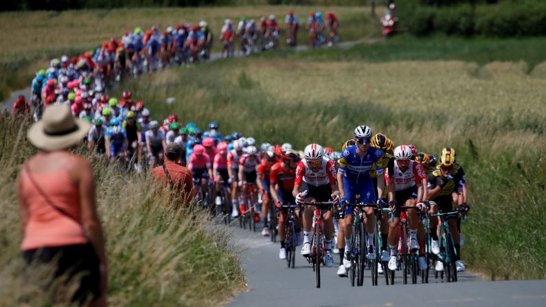 Cyclists compete during the first stage of the Tour de France in Brussels, Belgium, on July 6. <a href="index.php?page=&url=https%3A%2F%2Fwww.cnn.com%2F2019%2F07%2F01%2Fsport%2Fgallery%2Fwhat-a-shot-sports-0630%2Findex.html" target="_blank">See 29 sports photos from last week</a>