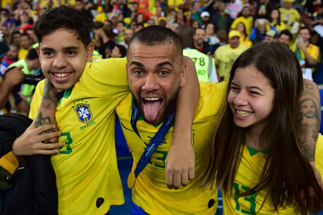 Brazil's Dani Alves (C) celebrates with his daughter Victoria and his son Daniel after winning the Copa America.