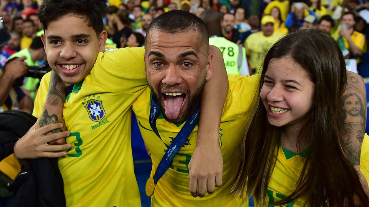 Brazil's Dani Alves (C) celebrates with his daughter Victoria and his son Daniel after winning the Copa America.